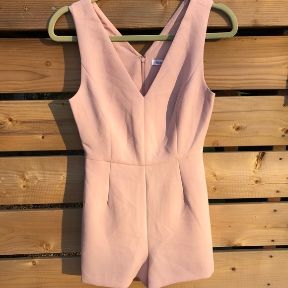 BCBGeneration Simple V romper/ jumpsuit in bide rose smoke. Size 0. - Picture 12 of 15